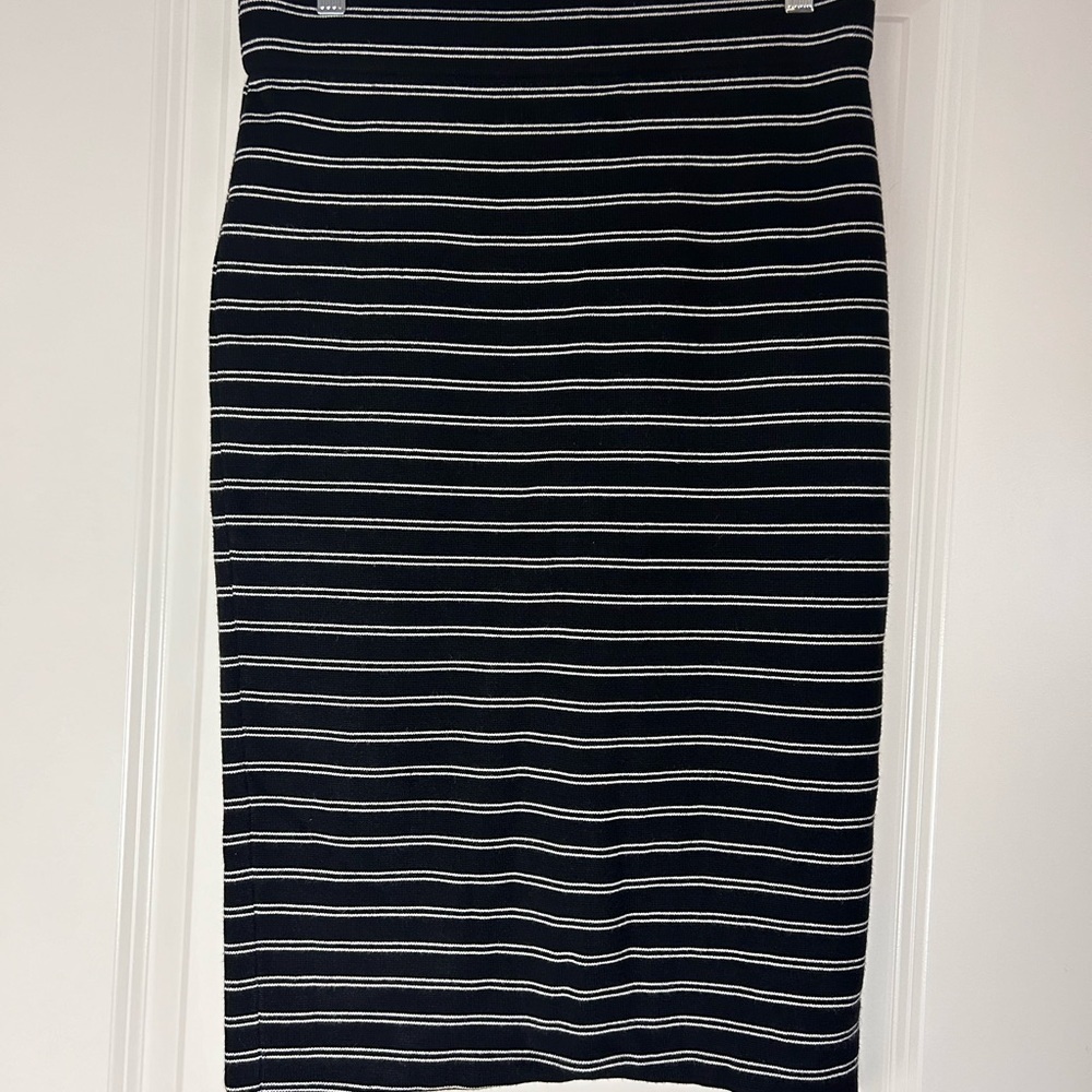 White House Black Market Pinstripe Black and White Stretchy Pencil Skirt Small - Picture 5 of 7